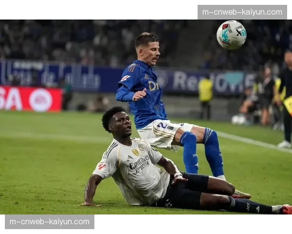 极端球迷冲突致数人受伤,西甲联盟将召开安全会议