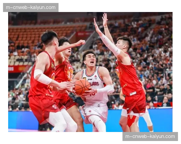 CBA公布对上海vs广州系列赛冲突事件的处罚结果,共四名球员遭停赛罚款 CBA公布对上海vs广州系列赛冲突事件的处罚结果,共四名球员遭停赛罚款