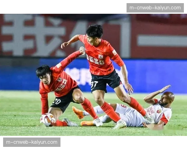 山东泰山1-1战平上海海港,两队外援前锋各入一球 山东泰山1-1战平上海海港,两队外援前锋各入一球